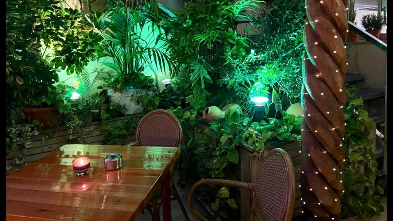 Hotel Calasanz Молинс де Рей Екстериор снимка