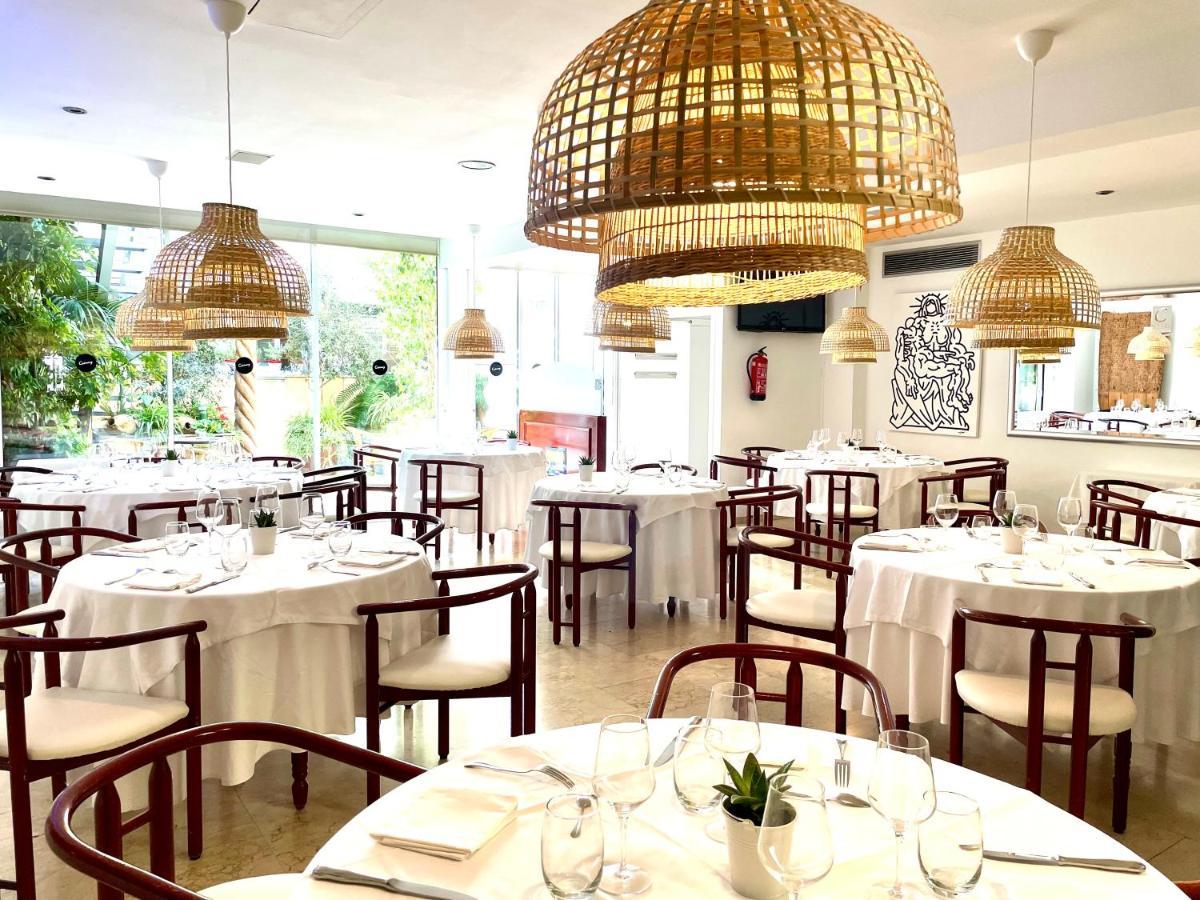 Hotel Calasanz Молинс де Рей Екстериор снимка