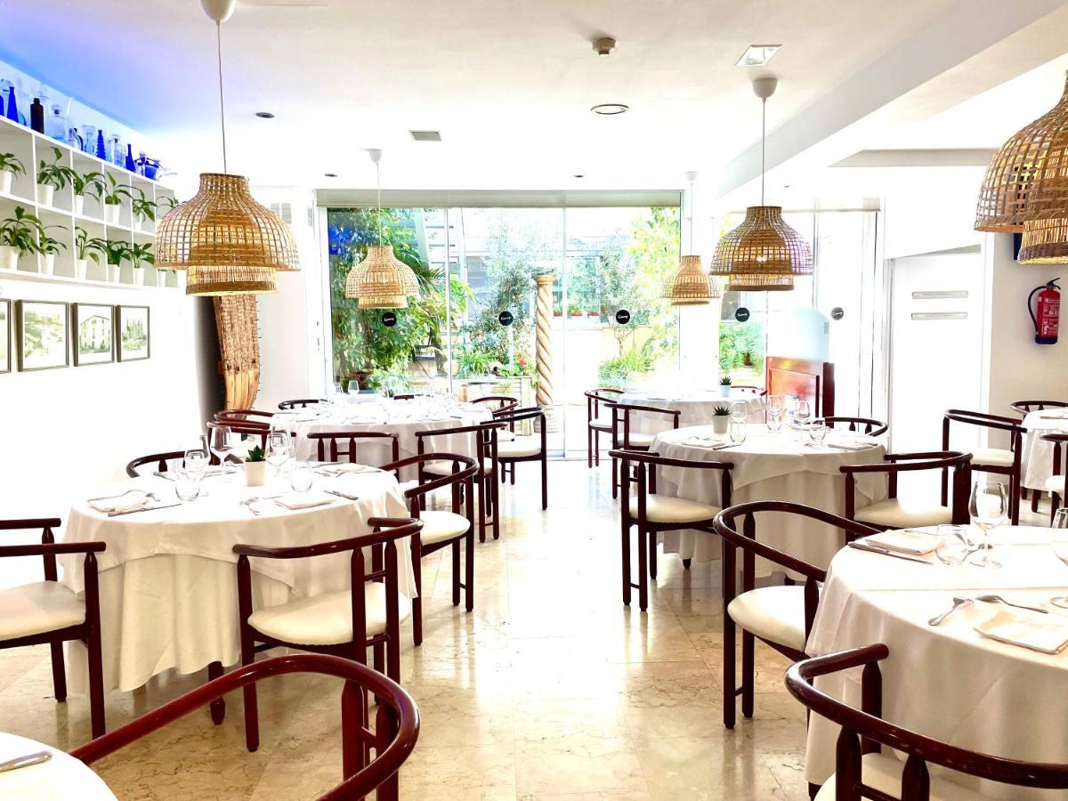 Hotel Calasanz Молинс де Рей Екстериор снимка