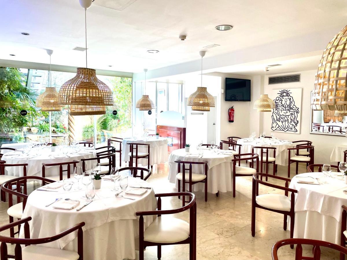 Hotel Calasanz Молинс де Рей Екстериор снимка