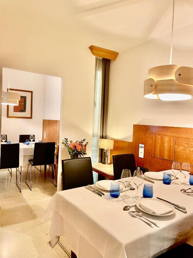 Hotel Calasanz Молинс де Рей Екстериор снимка
