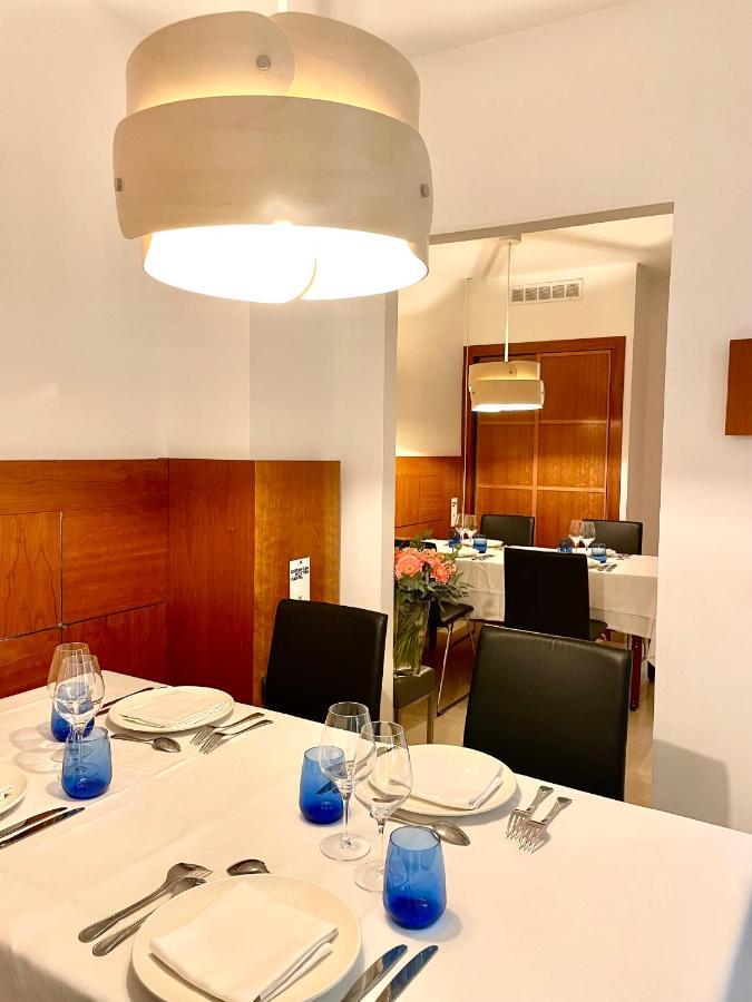 Hotel Calasanz Молинс де Рей Екстериор снимка