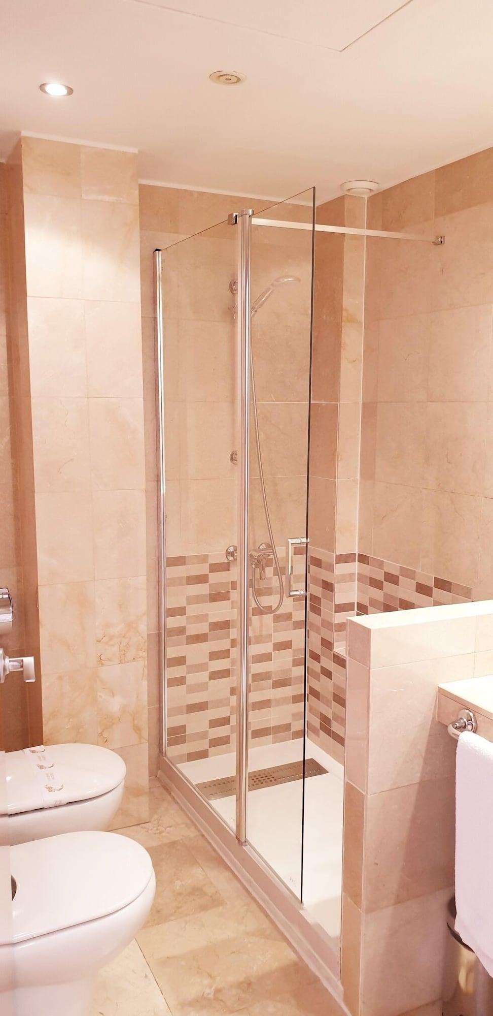 Hotel Calasanz Молинс де Рей Екстериор снимка
