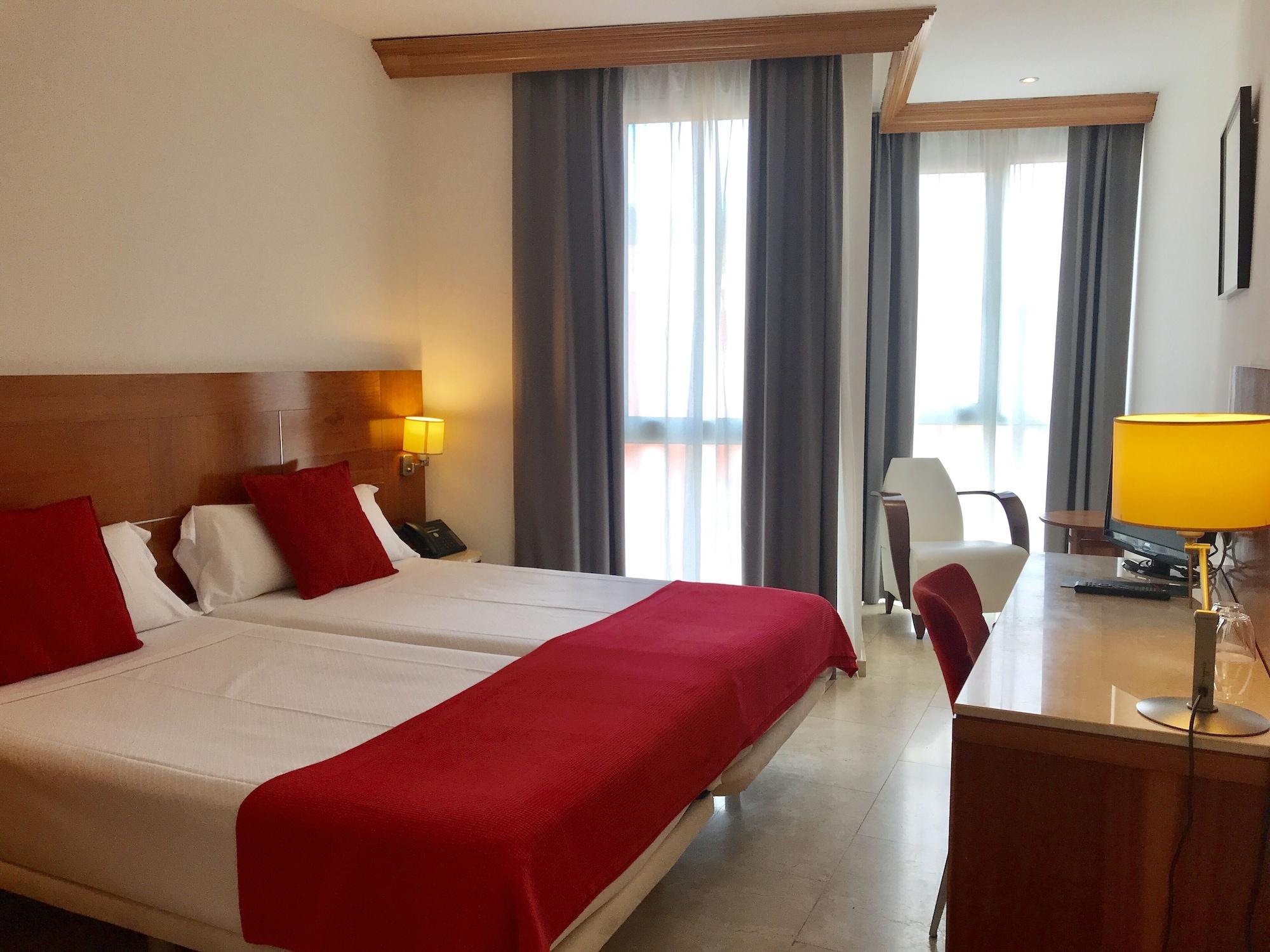Hotel Calasanz Молинс де Рей Екстериор снимка