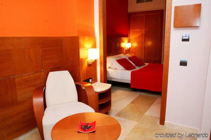 Hotel Calasanz Молинс де Рей Стая снимка