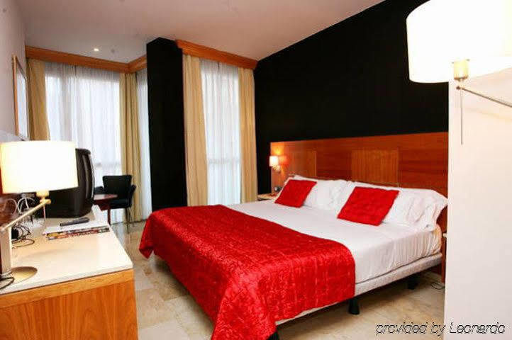 Hotel Calasanz Молинс де Рей Стая снимка