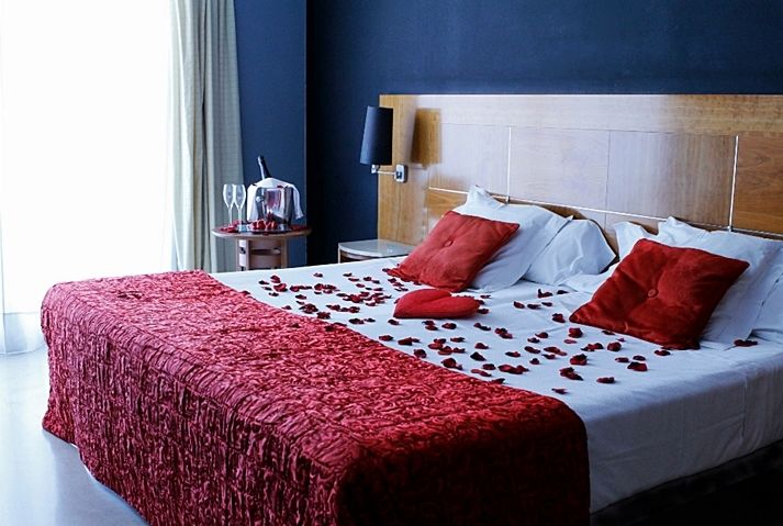 Hotel Calasanz Молинс де Рей Екстериор снимка