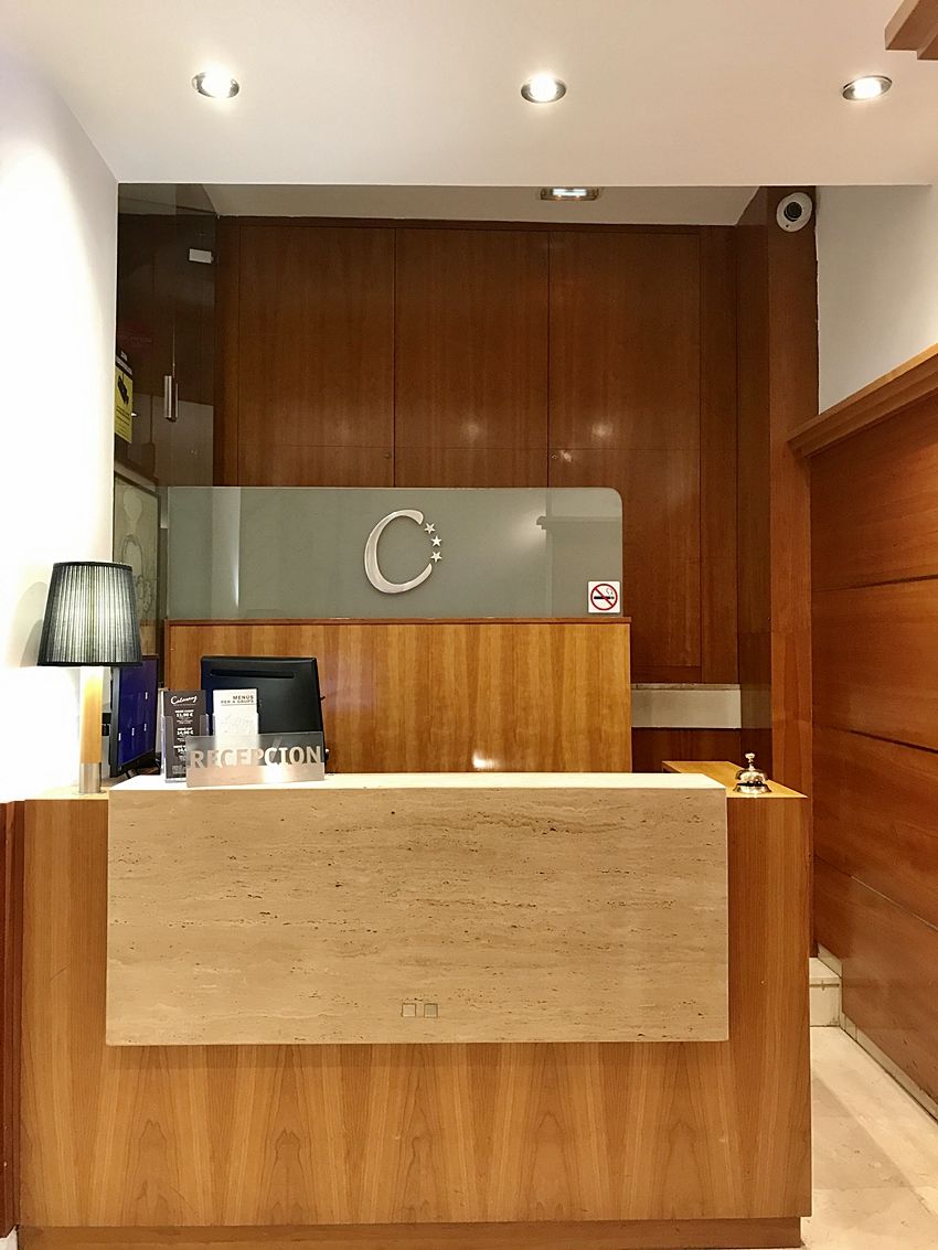 Hotel Calasanz Молинс де Рей Екстериор снимка