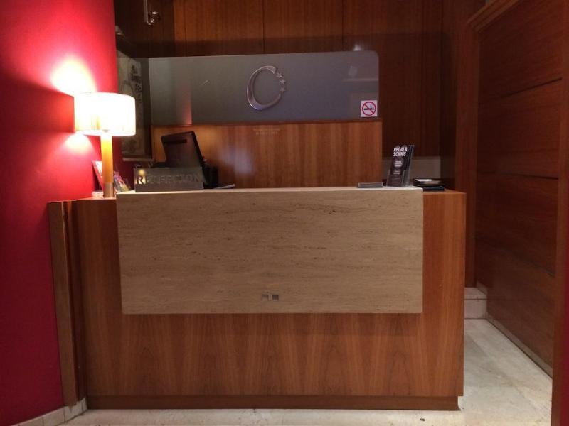 Hotel Calasanz Молинс де Рей Екстериор снимка