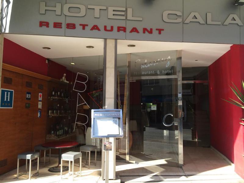 Hotel Calasanz Молинс де Рей Екстериор снимка