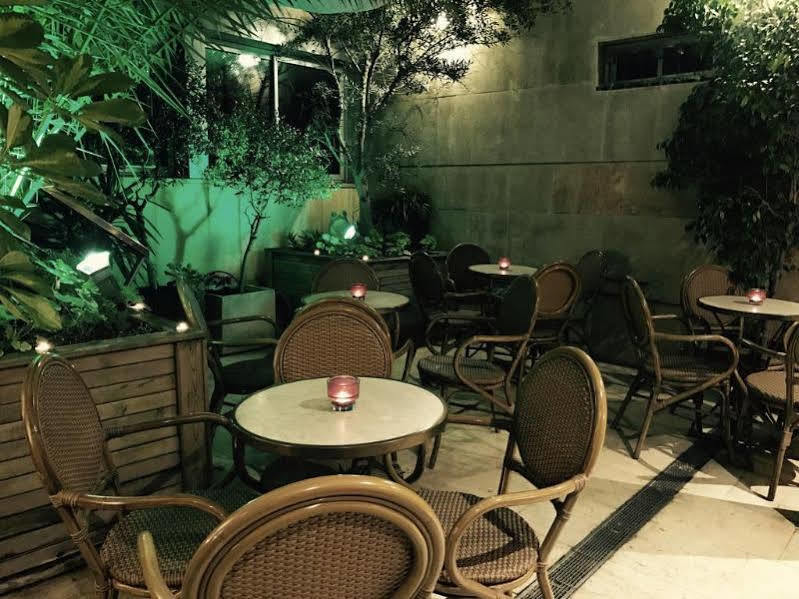 Hotel Calasanz Молинс де Рей Екстериор снимка